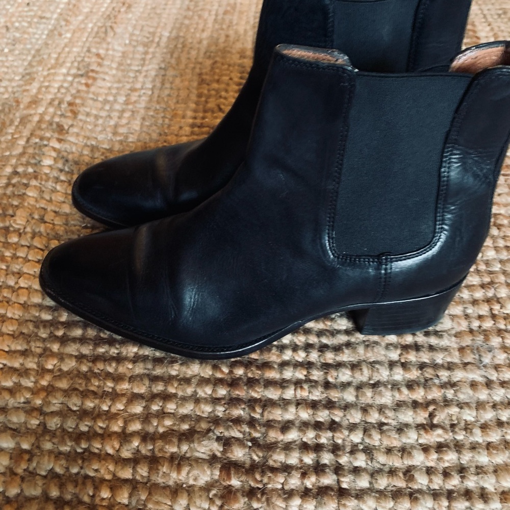 Frye Chelsea Boot Black Leather Women Size 8 B